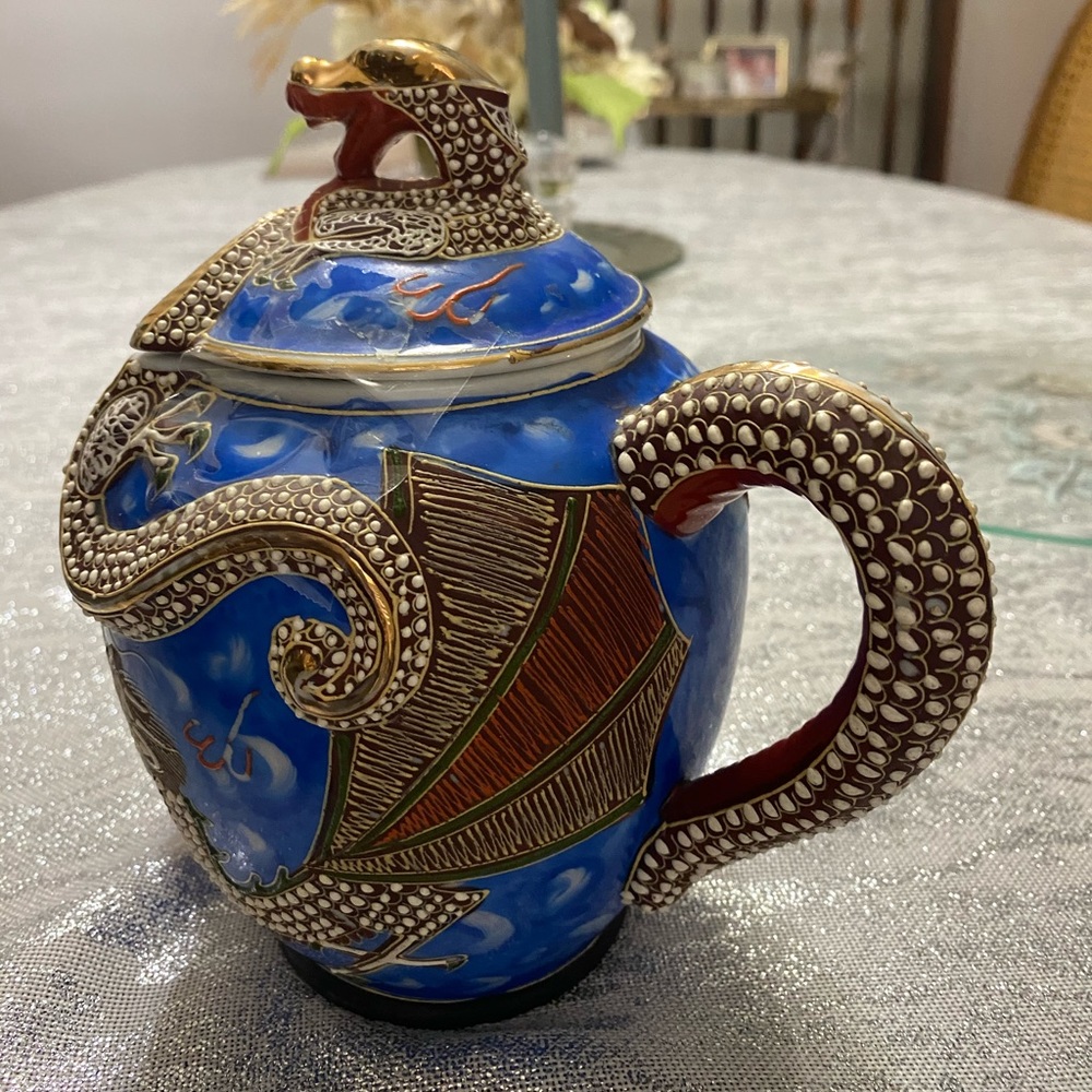 MORIAGE PORCELAIN DRAGON TEA POT